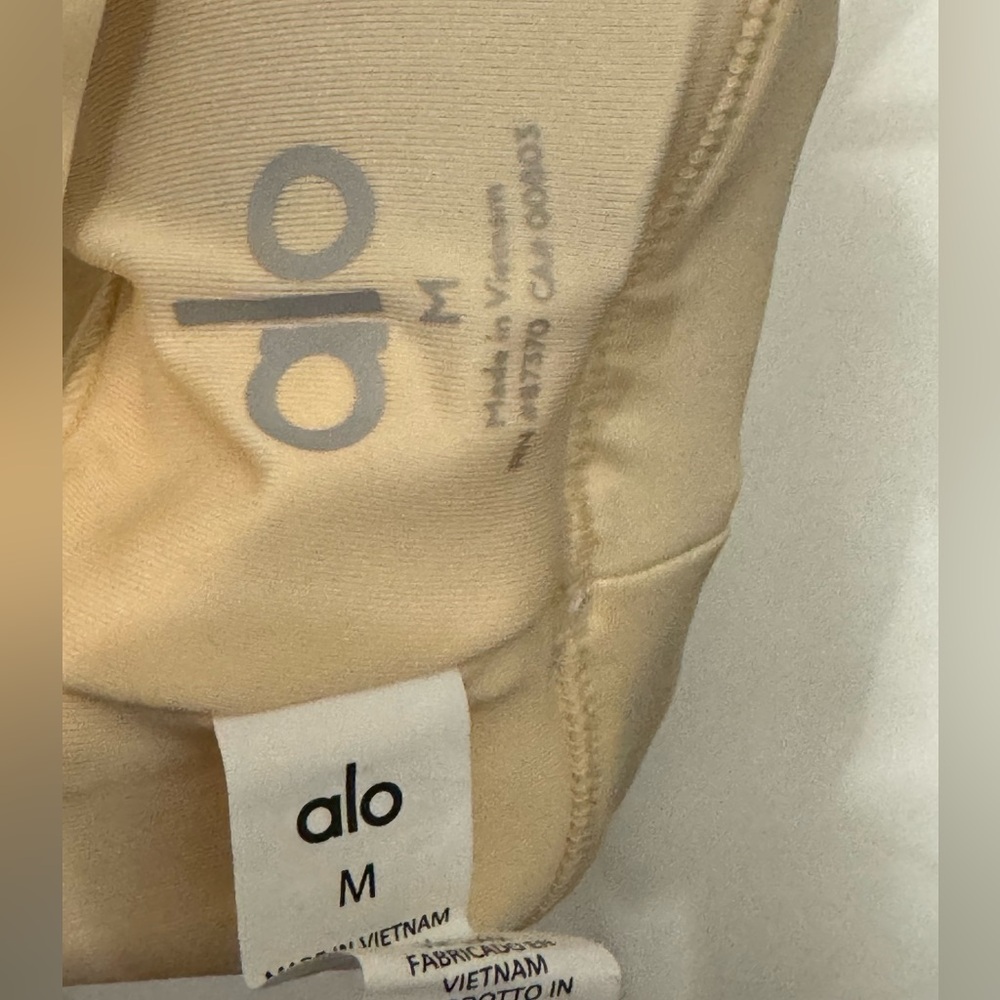 Alo Airlift Intrigue Bra - Picture 6 of 7